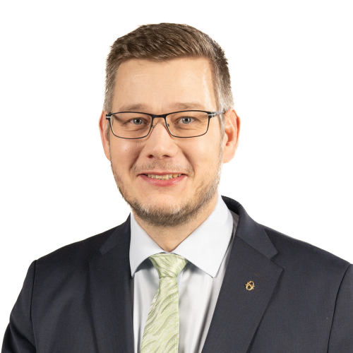 Kuvassa Keskusta -puolueen ehdokas Eerikki Viljanen