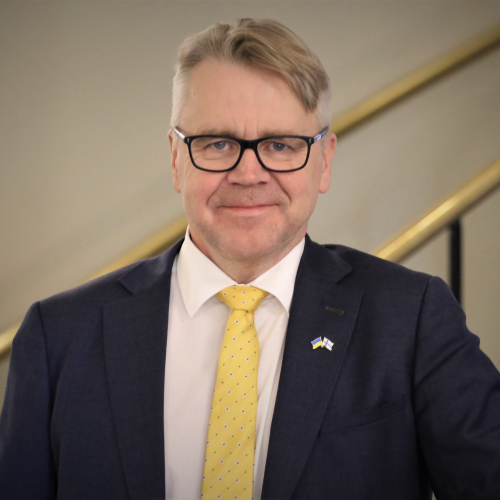 Kuvassa Kristillis­demokraatit -puolueen ehdokas Peter Östman