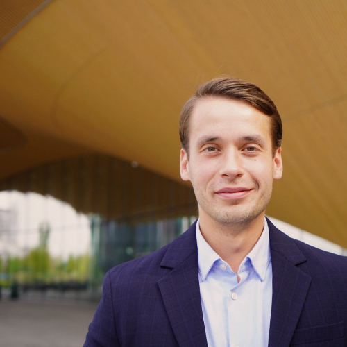 Kuvassa Rkp -puolueen ehdokas Henrik Wickström