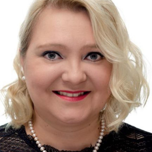 Kuvassa Sdp -puolueen ehdokas Suna Kymäläinen