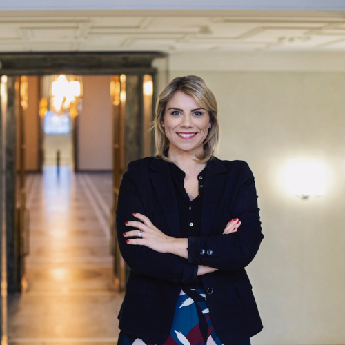 Kuvassa Kokoomus -puolueen ehdokas Saara-Sofia Sirén