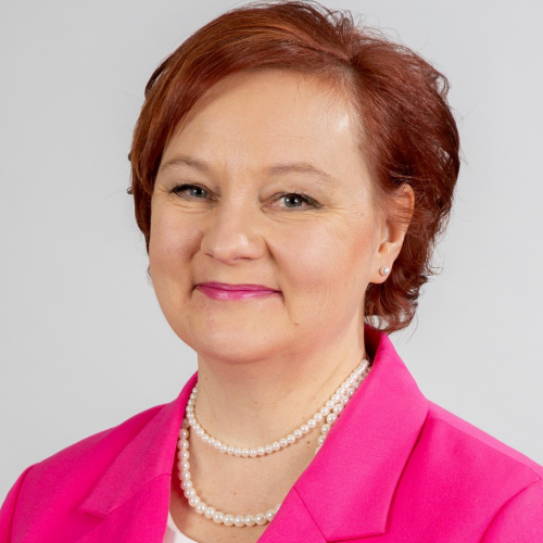 Kuvassa Keskusta -puolueen ehdokas Anne Kalmari