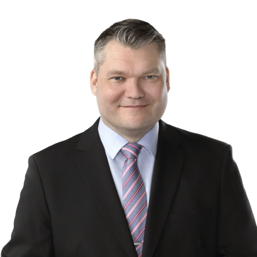 Kuvassa Keskusta -puolueen ehdokas Mikko Savola
