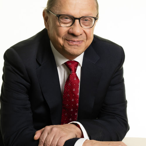 Kuvassa Liberaalipuolue -puolueen ehdokas Jukka Mähönen